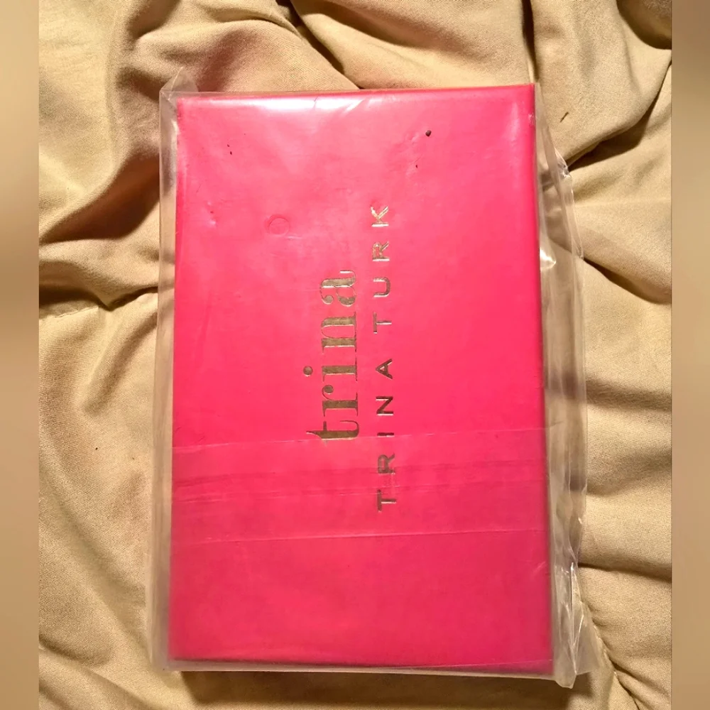 NWT Small Black and white Trina Turk Wallet - Picture 2 of 4